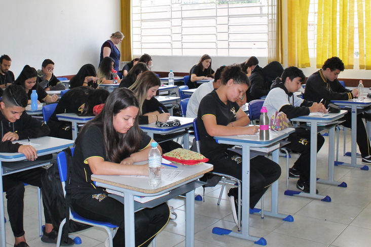 Foto Seed - estudantes em sala de aula