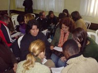 foto de professores, em grupo, discutindo e construindo o conjunto de regras e rotinas do Colgio, como parte da Programao do PPP