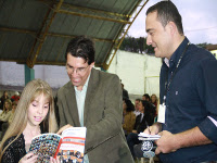 Foto do lanamento do livro Fragmentos.