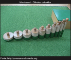 Montessori: Materiais sensoriais - cilindros coloridos