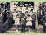 Festival escolar, Grupo Escolar de Tapiratiba, no interior de So Paulo, em 1942. 