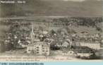 A invaso francesa da Sua em 1798 revelou-lhe um carter verdadeiramente herico. Muitas crianas vagavam no Canto de Unterwalden, s margens do Lago de Lucerna, sem pais, casa, comida ou abrigo. Pestalozzi reuniu muitas delas num convento abandonado em Stans, e gastou suas energias educando-as. Em um perodo muito curto de tempo realizou transformaes surpreeendentes naquelas crianas rfs, abandonadas na maior misria material e moral, que Pestalozzi amou como seus prprios filhos. Cuidava delas pessoalmente com extremada devoo mas, em junho de 1799, o edifcio foi requisitado pelo invasor francs para instalar ali um hospital, e seus esforos foram perdidos.