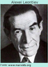 Alexei N. Leontiev (1904 - 1979)psiclogo russo. De 1924 a 1930, trabalhou com L.S.Vigotski. Estudou a memria e a ateno deliberadas, e desenvolveu sua prpria teoria da atividade que ligava o contexto social com o desenvolvimento. Alexei Leontiev formulou o conceito de atividade como formao sistemtica e unidade de anlise para as cincias humanas. 