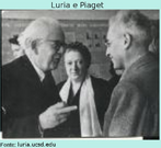Foto de Piaget conversando com Luria no "Psychological Congress" em Moscow, 1966. Ao fundo, Natália Morozova.