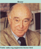 Jerome Seymour Bruner (Nova Iorque, 1915)  um psiclogo estadunidense. Graduou-se na Universidade de Duke, Durham (Carolina do Norte), em 1937 e posteriormente em Harvard, Cambridge (Massachusetts), em 1941, obteve o ttulo de doutor em Psicologia e tem sido chamado o pai da Psicologia Cognitiva, pois desafiou o behaviorismo.  Bruner acredita que a aprendizagem  um processo que ocorre internamente e no como um produto do ambiente, das pessoas ou de fatores externos quele que aprende. A teoria de Bruner privilegia a curiosidade do aluno e o papel do professor como instigador dessa curiosidade, da ser chamada de teoria da descoberta. O mtodo de Bruner prev estruturao das matrias de ensino, sequncia de apresentao dessas matrias, motivao e reforo. Difere de Piaget em relao  linguagem. Para ele, o pensamento da criana evolui com a linguagem e dela depende. Para Piaget, o desenvolvimento da linguagem acontece paralelamente ao do pensamento, caminha em paralelo com a lgica. Seu livro "Uma nova teoria da aprendizagem", com traduo para o portugus, foi lanado em 1966.