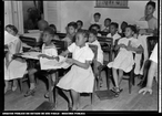 Fotos de uma reportagem sobre escola particular. Data: 24/04/1953