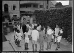 Fotos de uma reportagem sobre escola particular. Data: 24/04/1953