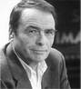 Considerado um dos maiores socilogos de lngua francesa das ltimas dcadas, Pierre Bourdieu  um dos mais importantes pensadores do sculo 20. Sua produo intelectual, desde a dcada de 1960, estende-se por uma extensa variedade de objetos e temas de estudo. Embora contemporneo,  to respeitado quanto um clssico. Crtico mordaz dos mecanismos de reproduo das desigualdades sociais, Bourdieu construiu um importante referencial no campo das cincias humanas.